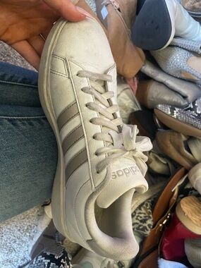 adidas women’s White/Grey Classic Lace-Up Sneakers